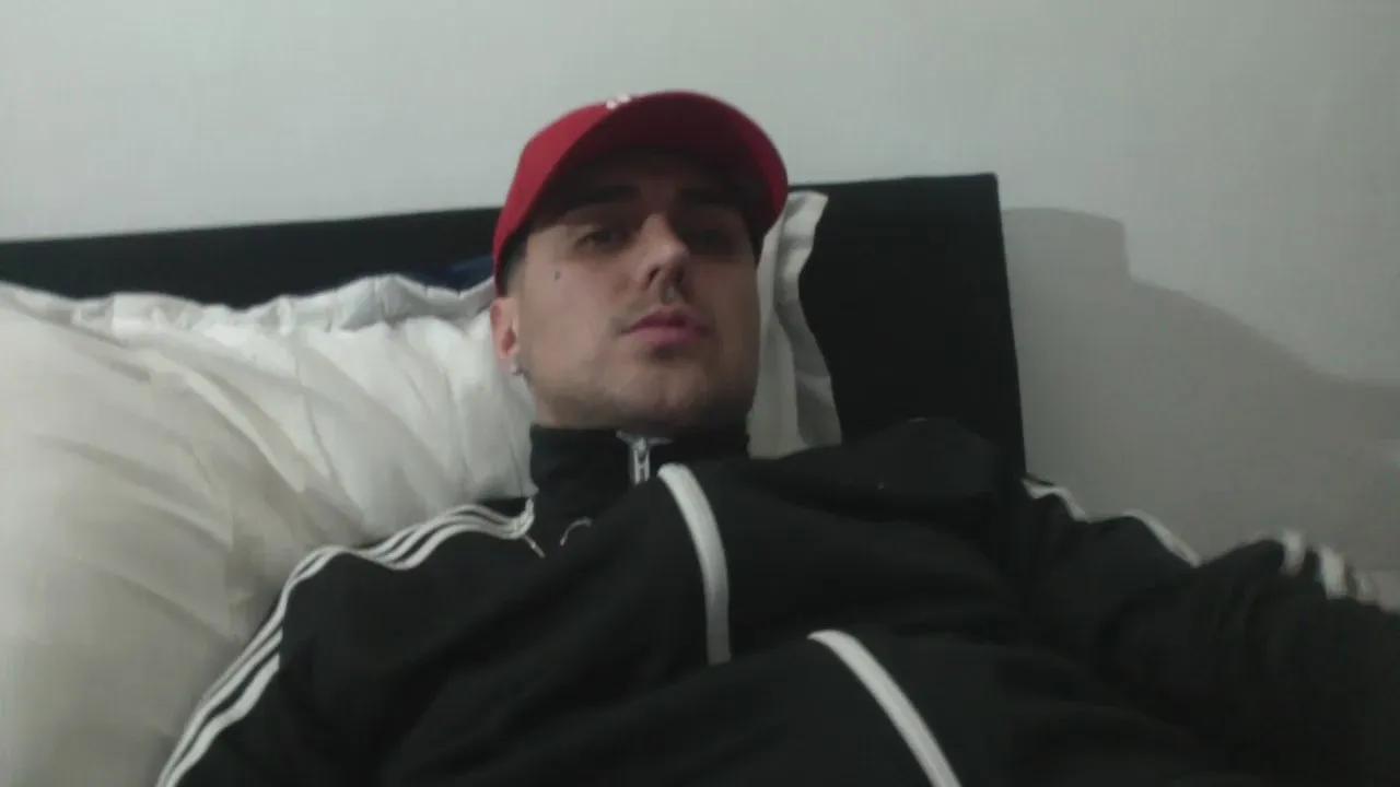 Offline tomizombie on Cam4