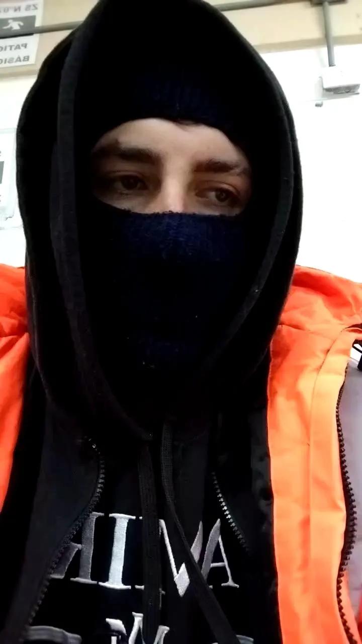 Offline TuPaixxx69 on Cam4