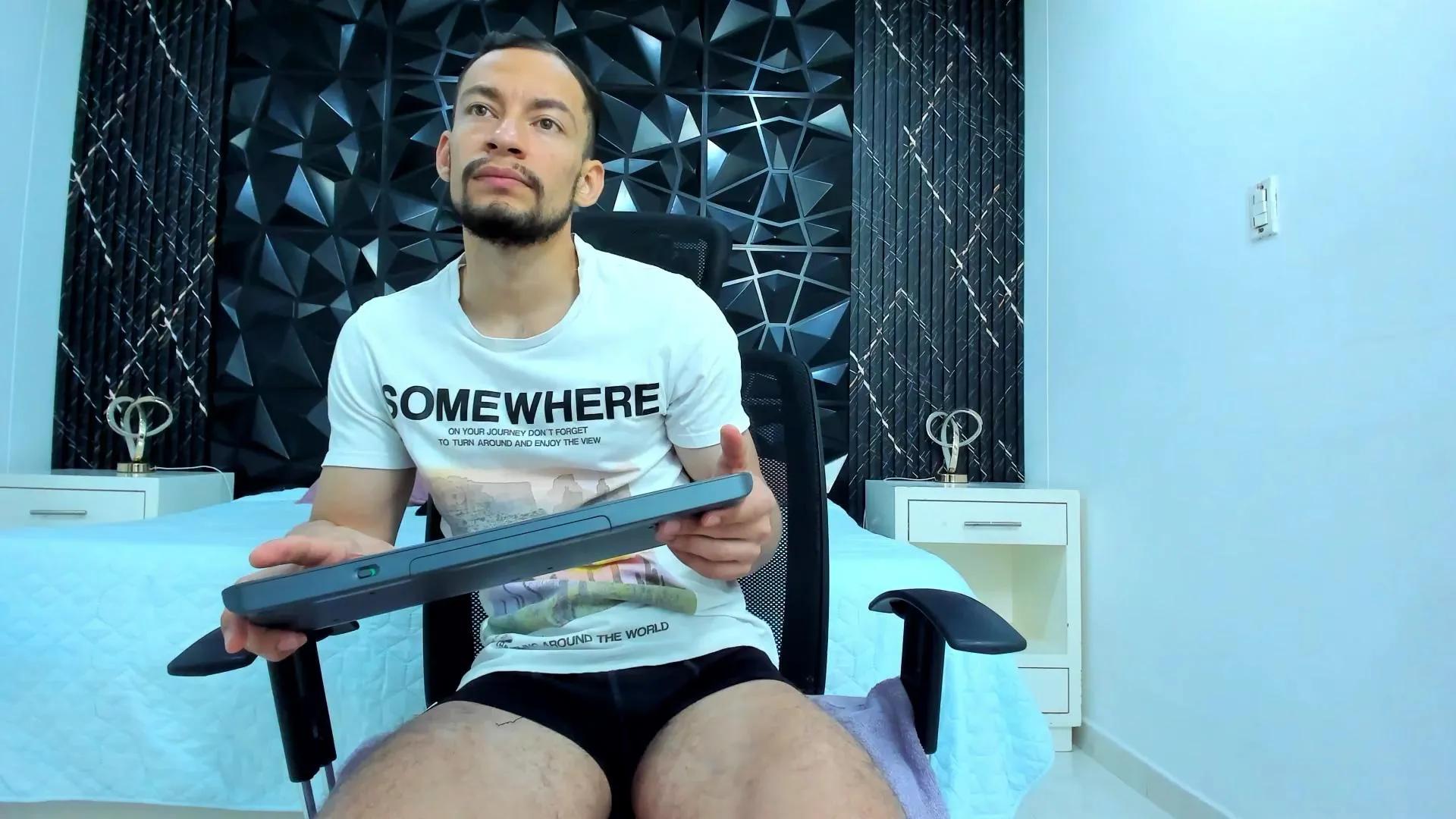 Offline TyagoRoberts on Cam4