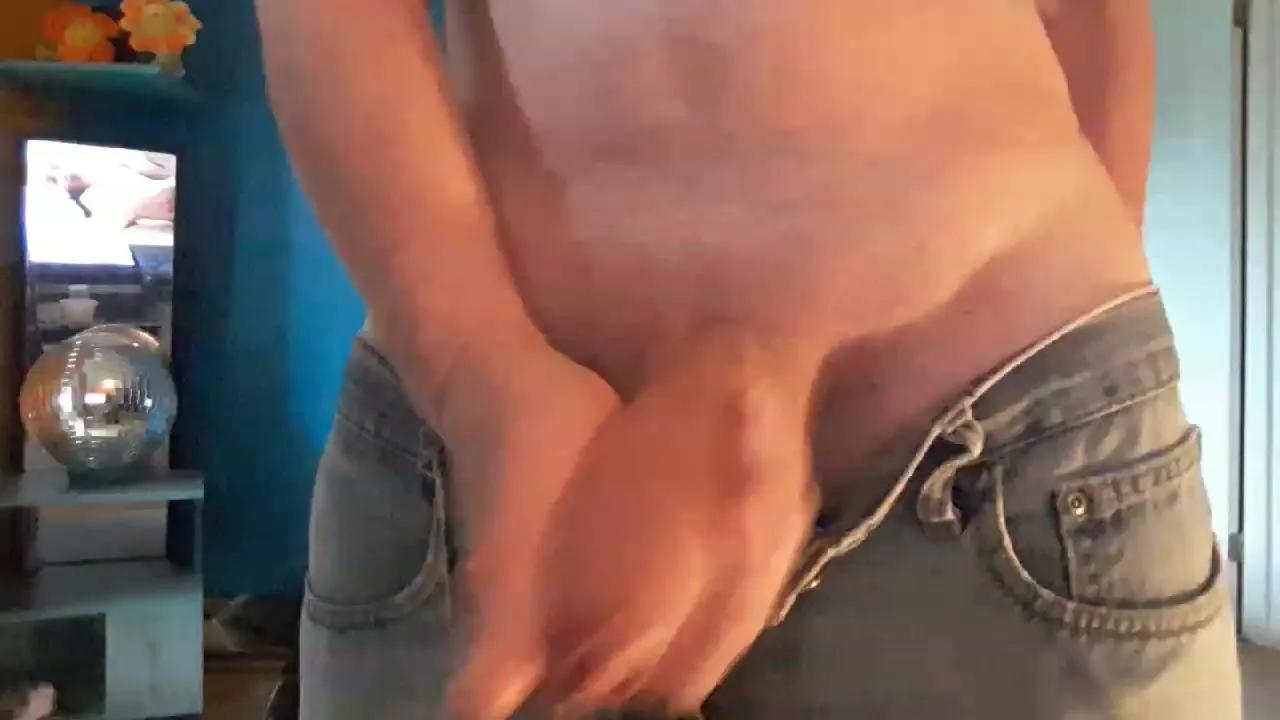 Uncutboy999 on Cam4 