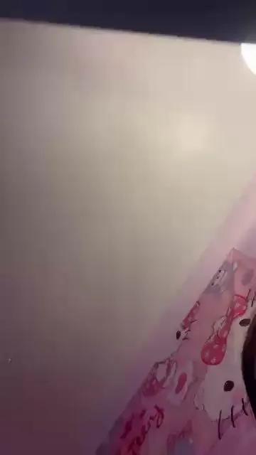 Offline violetblossoms1 on Cam4