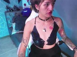 Offline amelierousee on CamSoda
