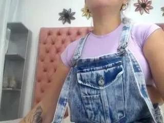 ana-bullock on CamSoda 