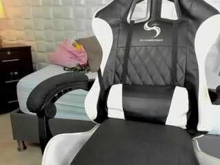 Offline antonella-lovee on CamSoda