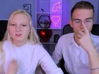 Freechat astren-villo on CamSoda