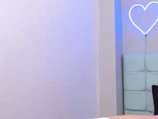bella-green on CamSoda 