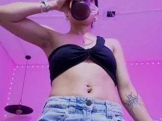 Offline bella-thix on CamSoda