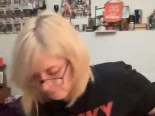 Offline britneyjean81 on CamSoda