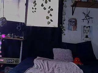 Freechat cute-melanie on CamSoda