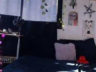 Freechat cute-melanie on CamSoda