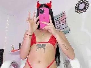 doll-ssquirts on CamSoda 