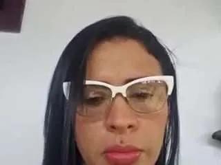 emily-86 on CamSoda