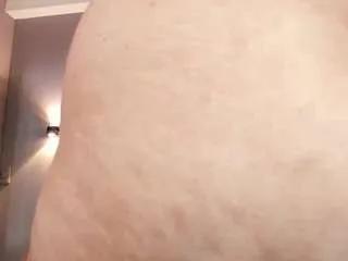 emma-kitty on CamSoda 