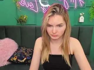 evelineamore on CamSoda 