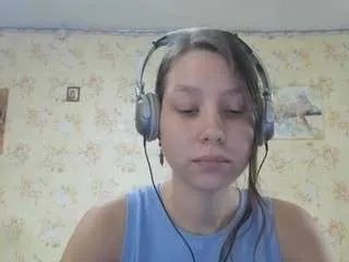 evelineemard on CamSoda 