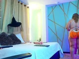 Offline girlamada on CamSoda