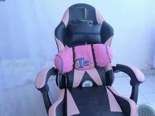 Offline harleyqueen18 on CamSoda