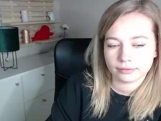 holly95love on CamSoda 