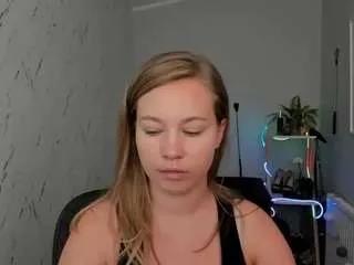 holly95love on CamSoda 