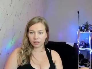 holly95love on CamSoda 