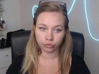 holly95love on CamSoda 