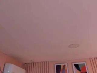 hottieminee on CamSoda 