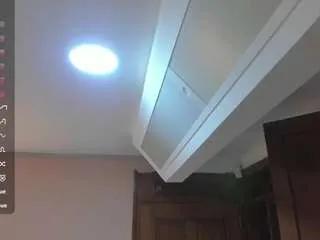 hottieminee on CamSoda 