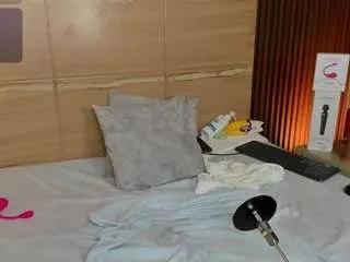 iris-violeta on CamSoda 