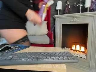 janna-rousse3 on CamSoda 