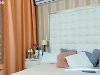 kinkyofficee on CamSoda 