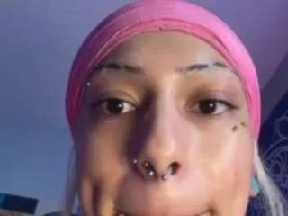 Offline kittytoezzz on CamSoda