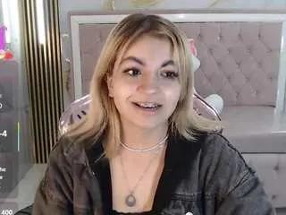 lili-conor-s on CamSoda 