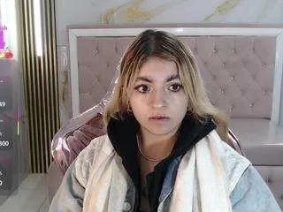 lili-conor-s on CamSoda 