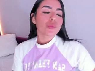 lovelyeyess on CamSoda
