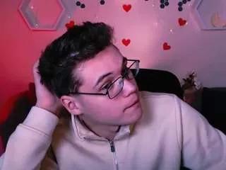 Offline lucas-long on CamSoda