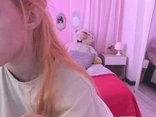 Offline lyna-love on CamSoda
