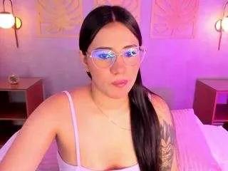 Offline majo-rose on CamSoda