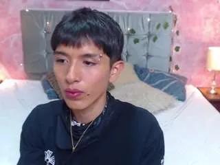maximilianohot24 on CamSoda