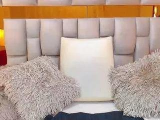 Offline miayshaveiro on CamSoda
