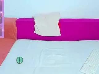 Offline miiakittyy on CamSoda