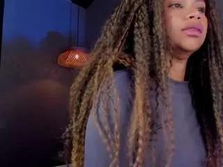 Freechat nayahh on CamSoda