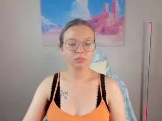 noora-moore on CamSoda 