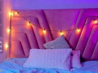 Offline petitelittleebonyy on CamSoda