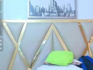Offline petitelittleebonyy on CamSoda