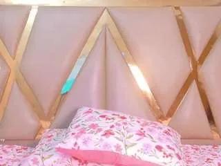 Offline petitelittleebonyy on CamSoda