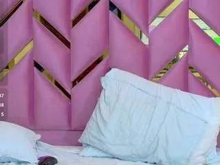 Offline petitelittleebonyy on CamSoda