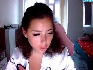 Freechat prettyjulliette on CamSoda