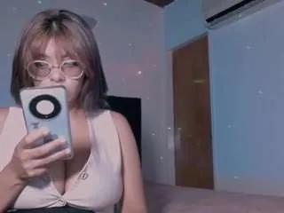 princess-nahia23 on CamSoda