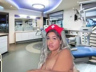 riri-brunnete on CamSoda 