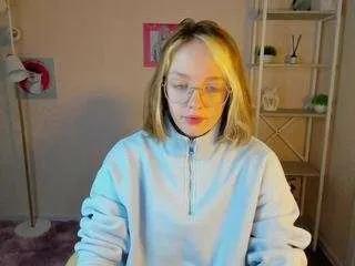 Offline rocket-bunnyy on CamSoda